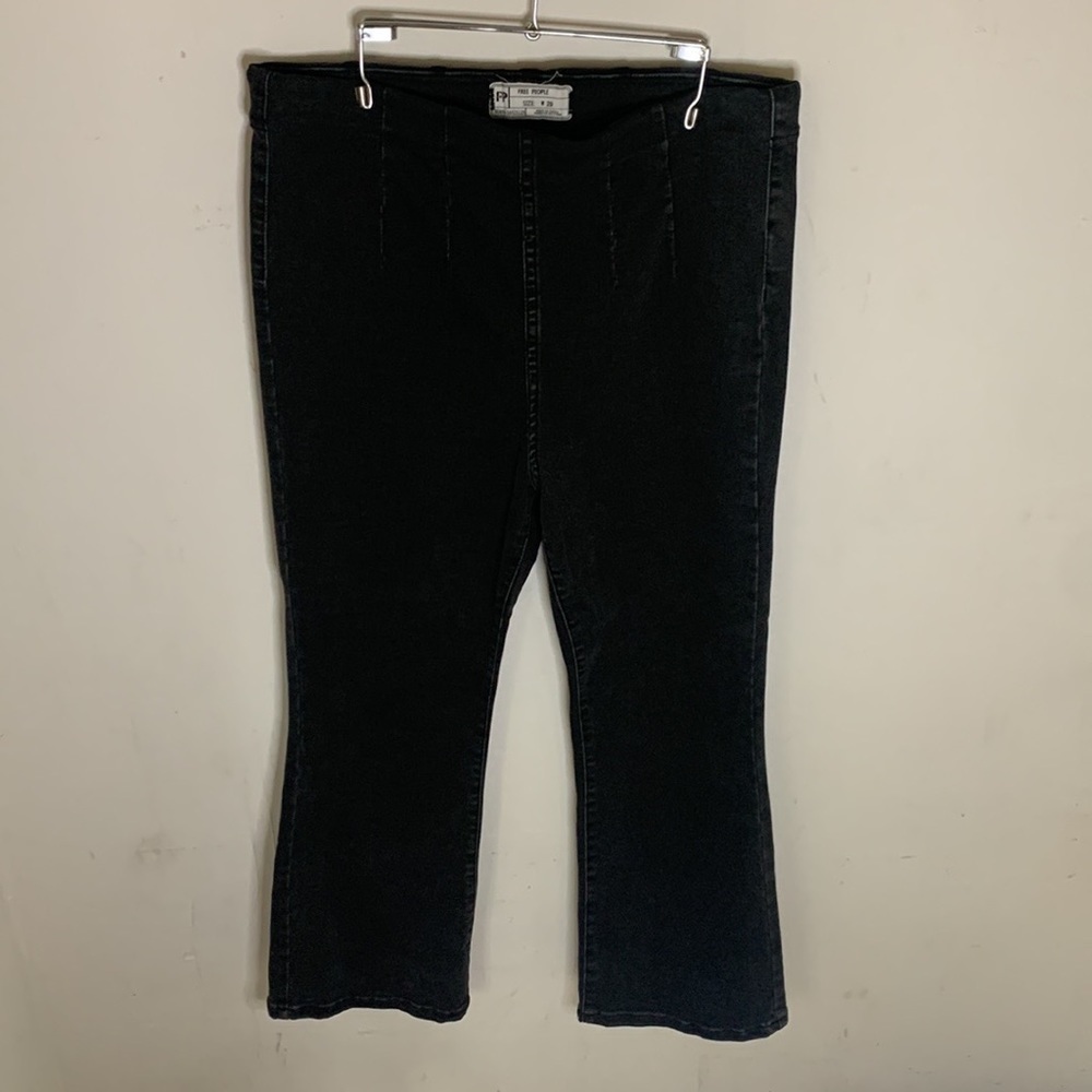 Free People High Waisted Cropped Bootcut in Black Wash pull on Jeans - Picture 5 of 8